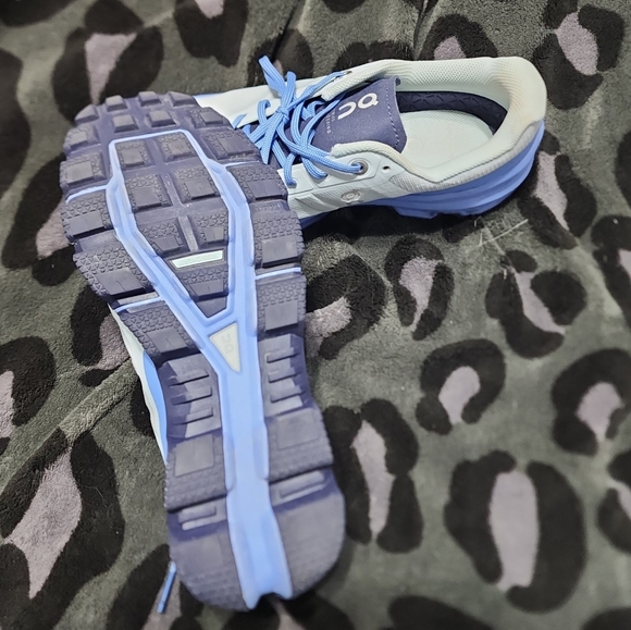 Brand new ON running shoes - Picture 2 of 5